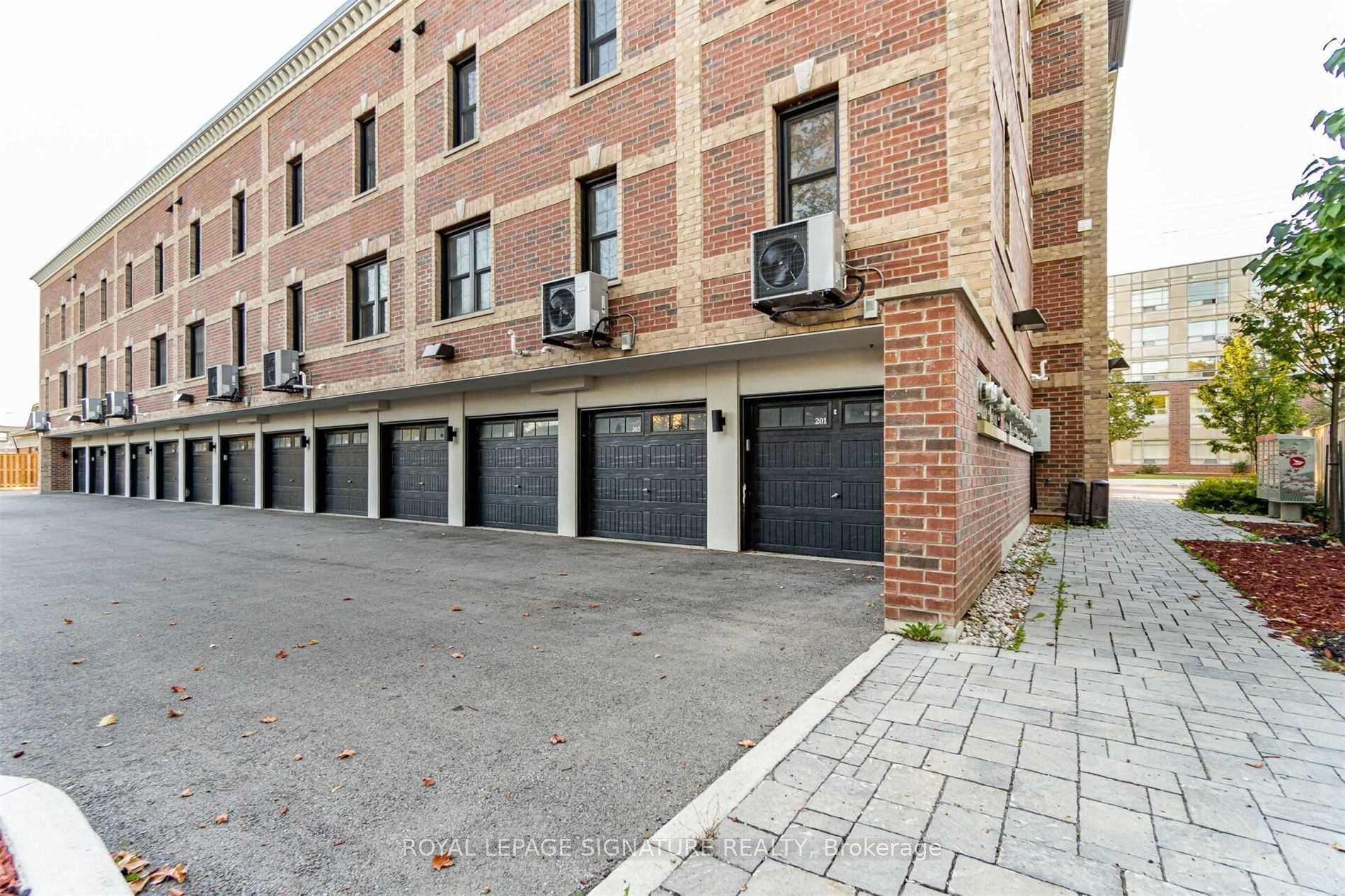 760 Lakeshore Road Unit 202 photo 20