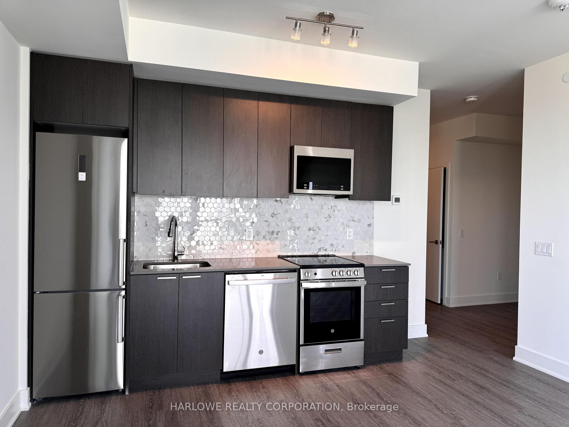 185 Deerfield Road Unit 1403 photo 1
