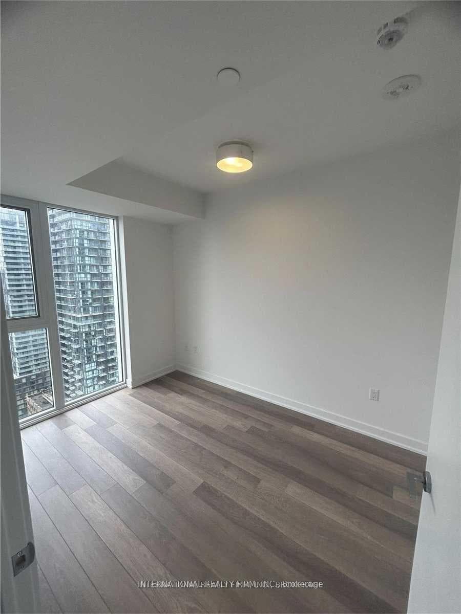357 King Street Unit 3102 photo 2