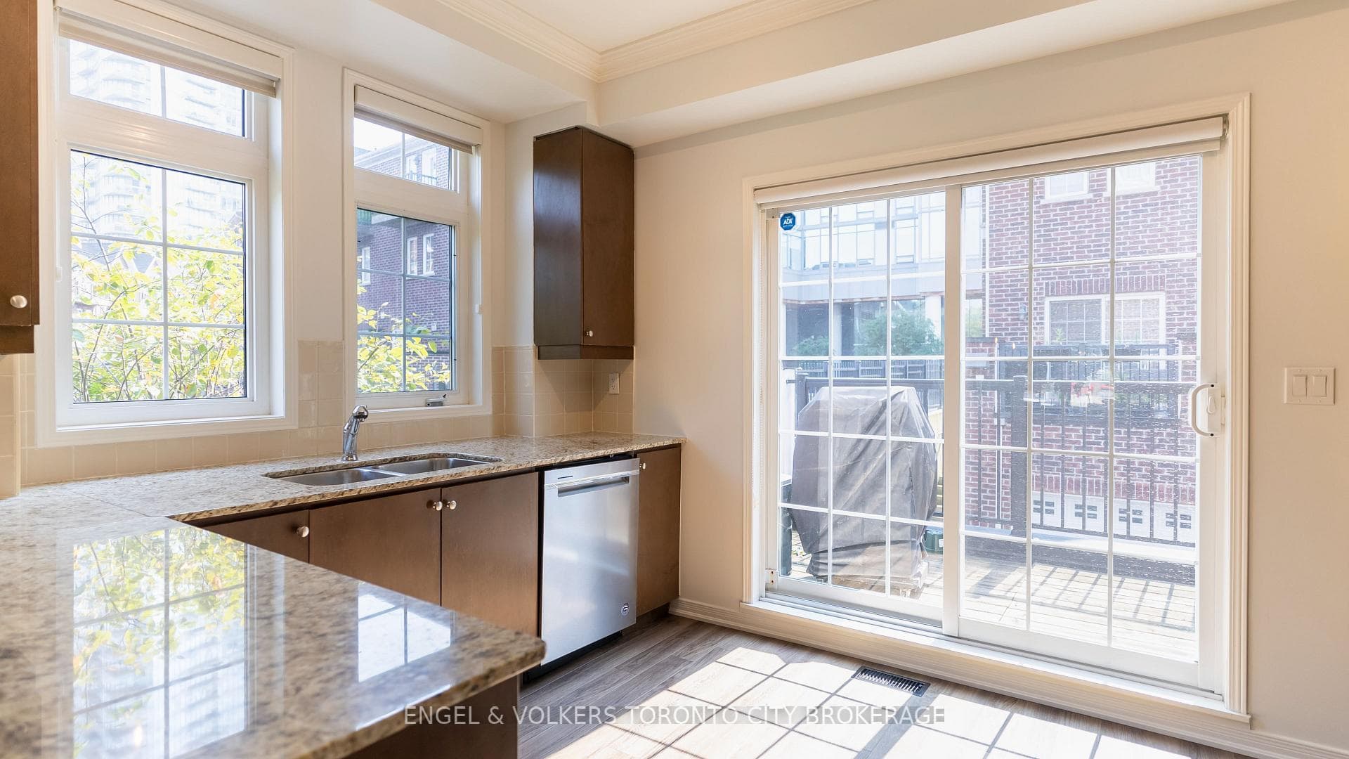 111 The Queensway N/A Unit 46 photo 8