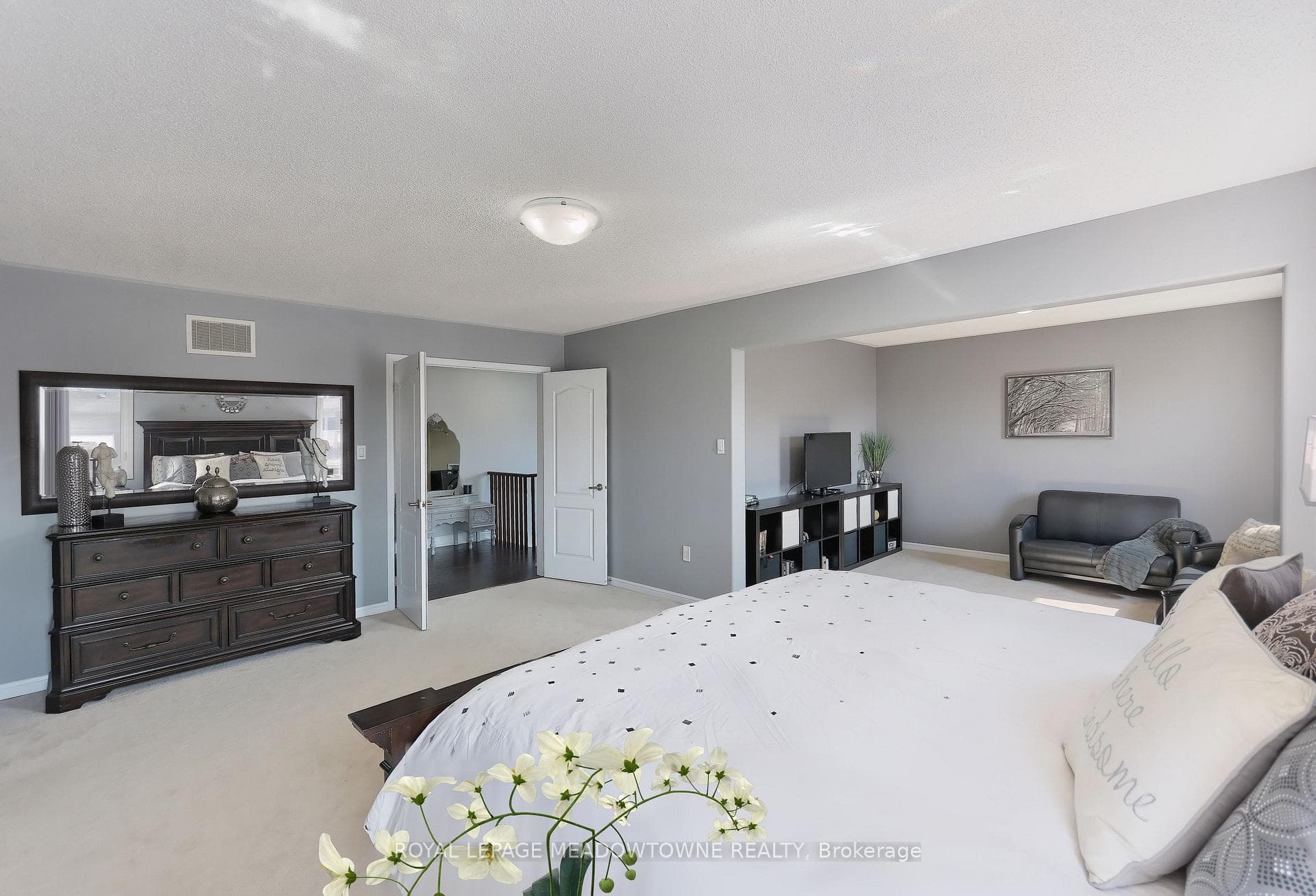 974 Seivert Place photo 21