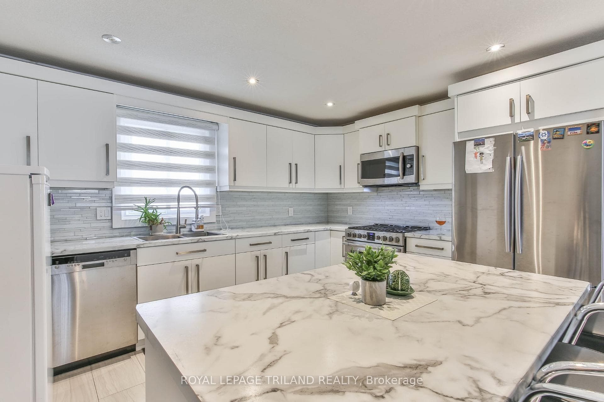 17 Beechbank Crescent Unit Main photo 9