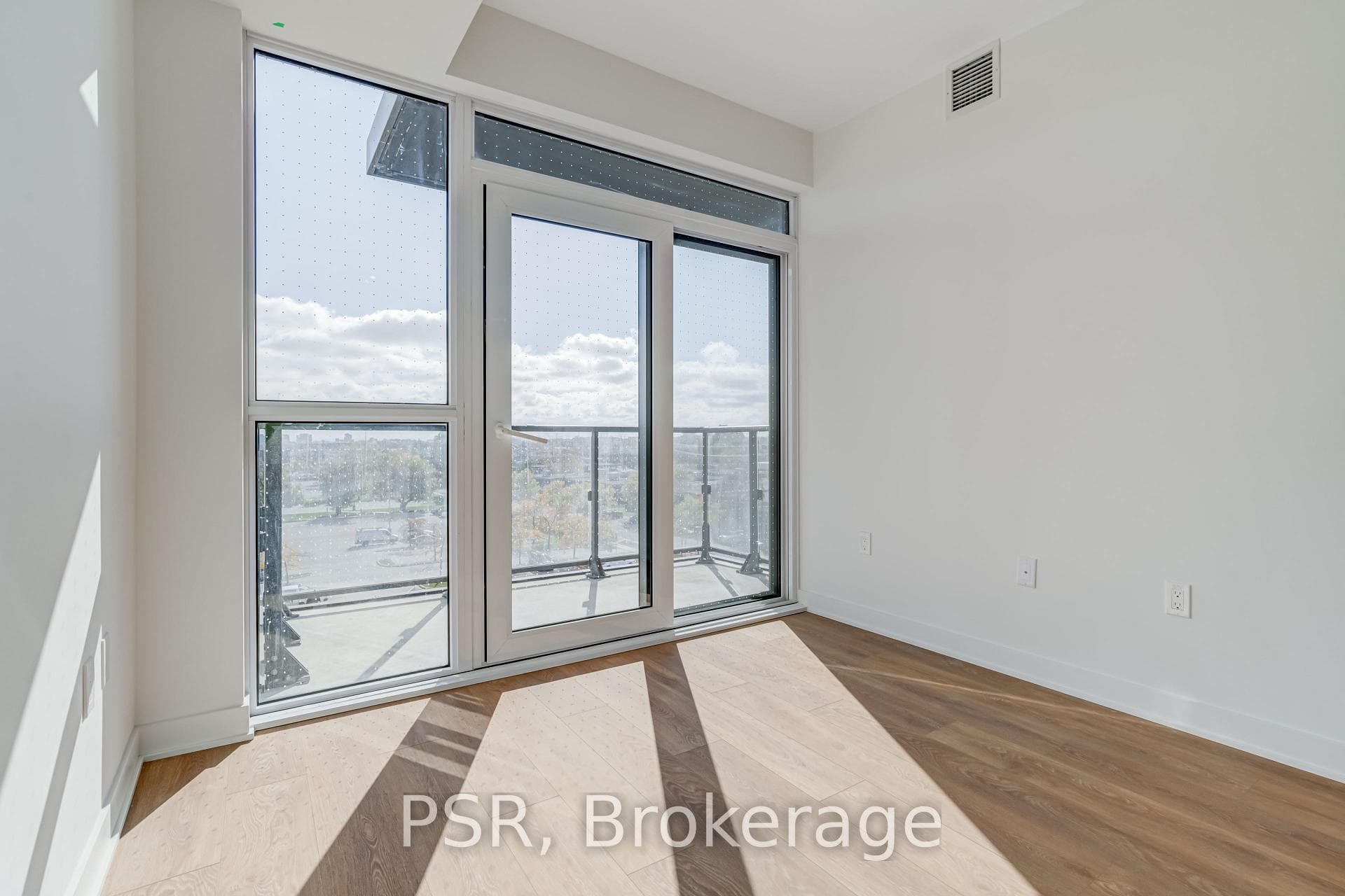 1037 The Queensway N/A Unit 407 photo 7