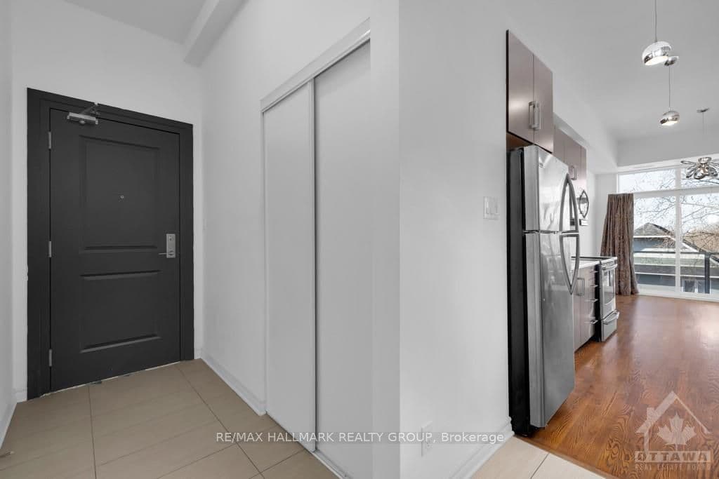 682 CHURCHILL Avenue Unit 302 photo 4