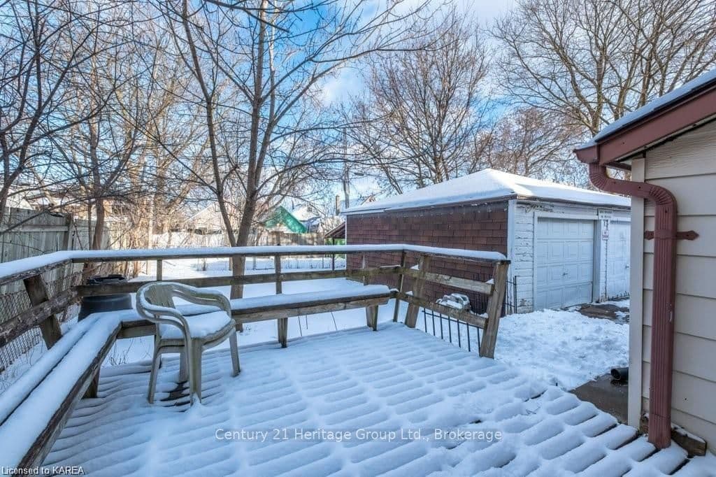 581 MACDONNELL Street photo 39