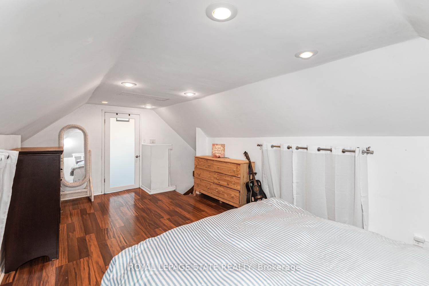 52 Cameron Avenue photo 28