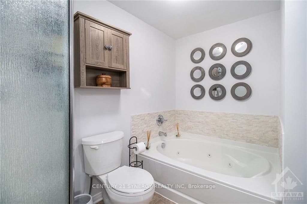 301 GALSTON photo 24