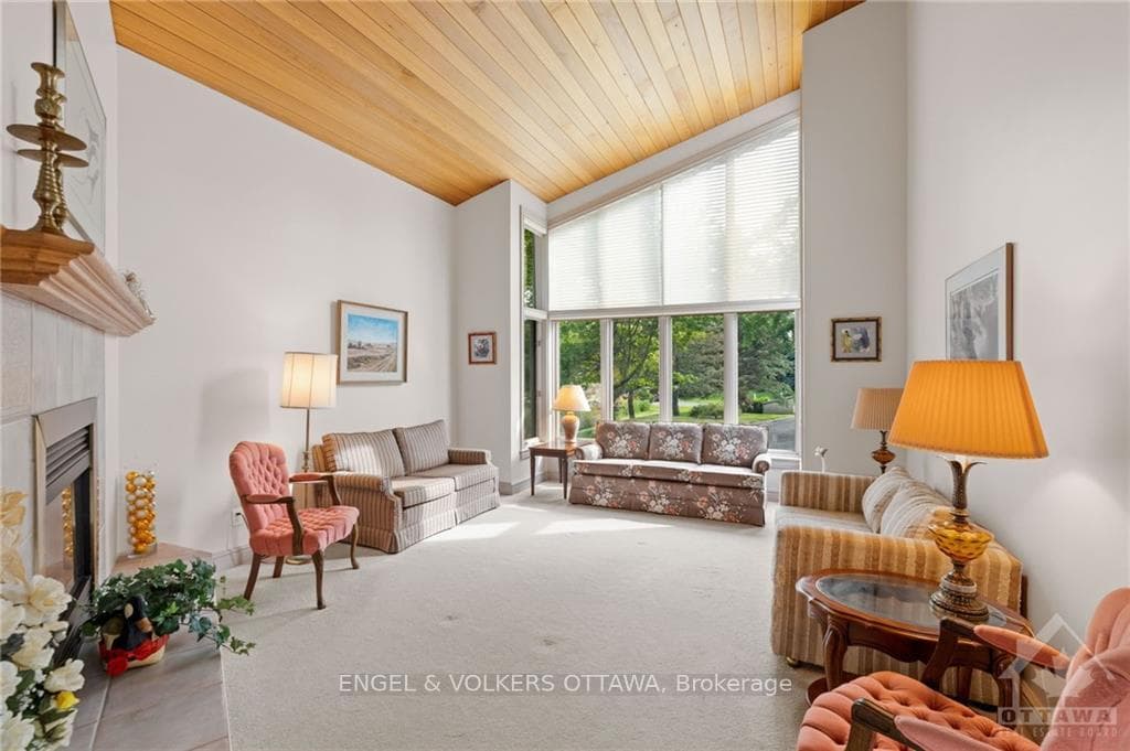 1044 RICK HANSEN Crescent photo 7