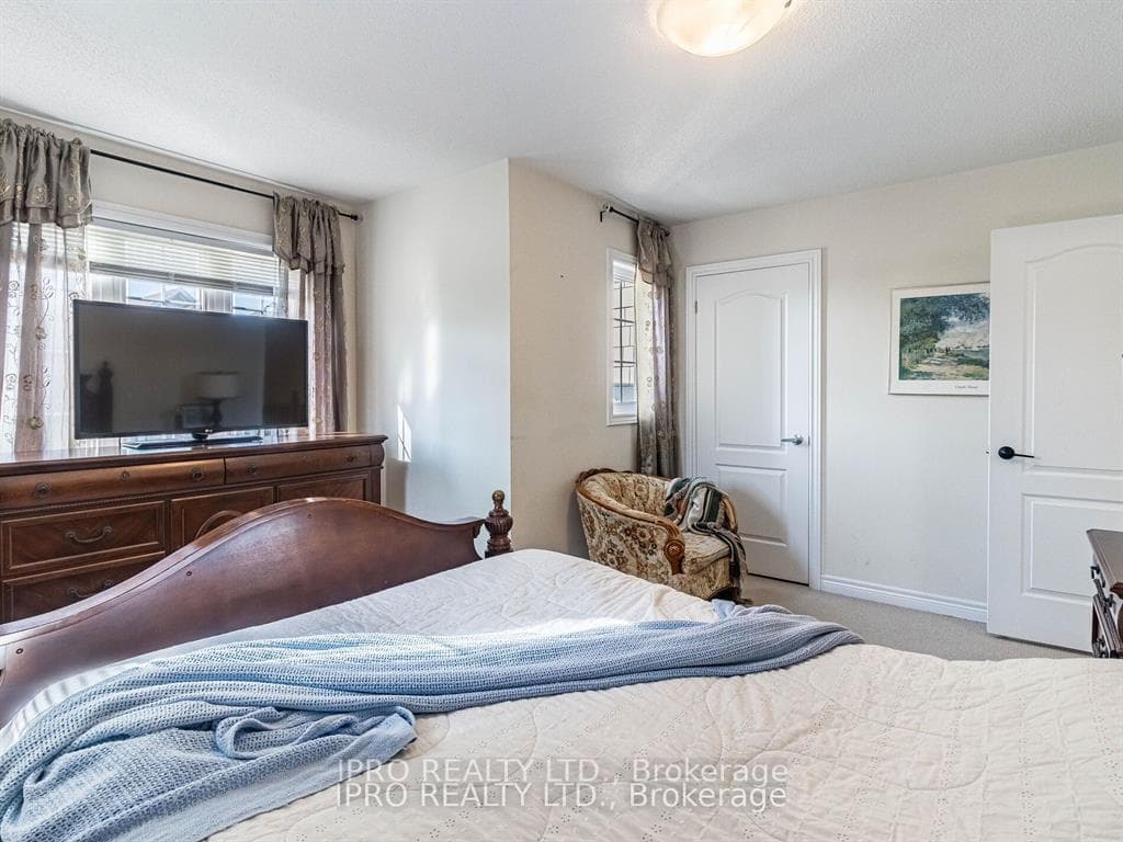 83 Pavlova Crescent photo 32