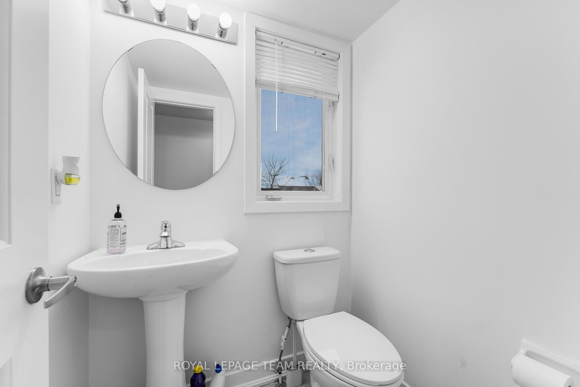 4528A Innes Road photo 13