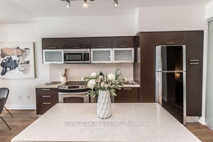 386 Yonge Street Unit 5704 photo 17