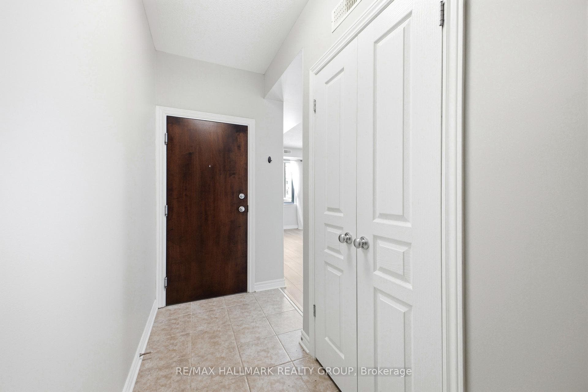 170 Hornchurch Lane Unit C photo 4