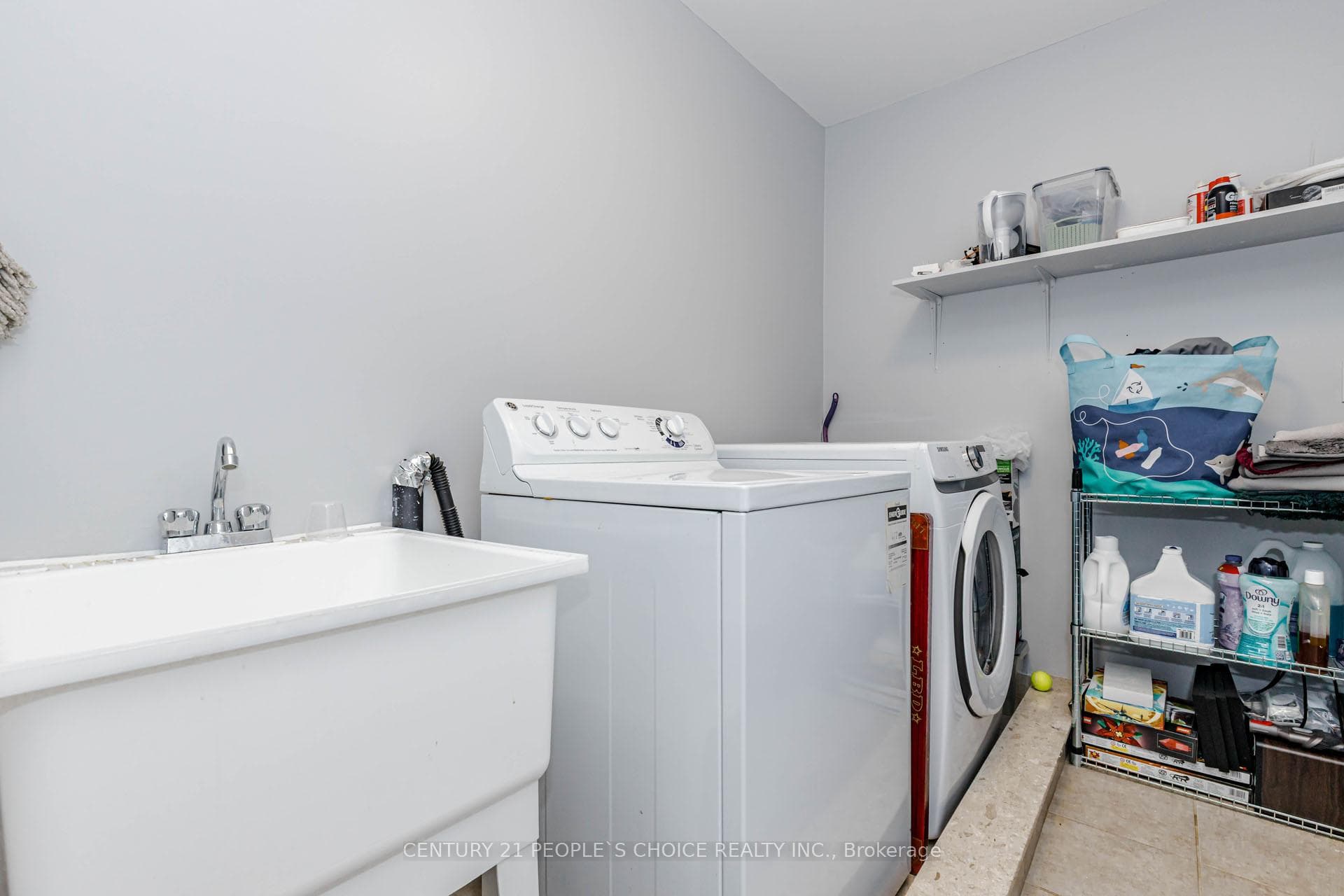 973 Francine Crescent Unit Upper photo 47