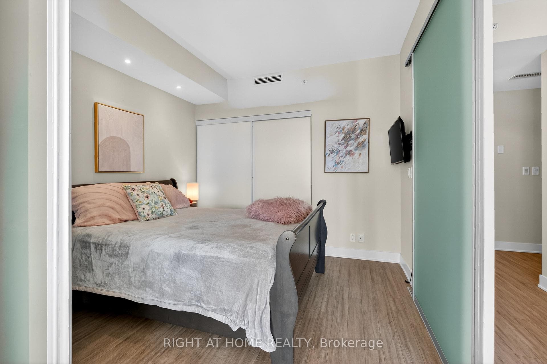 118 Holmwood Avenue Unit 806 photo 13