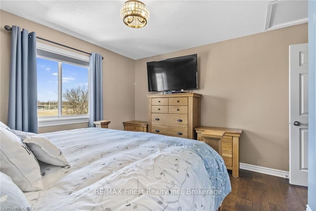 91 MCKEOWN Crescent photo 16