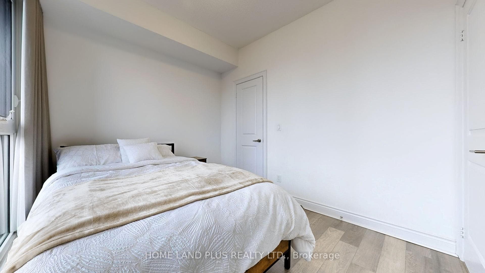 28 Ted Rogers Way Unit 2401 photo 15