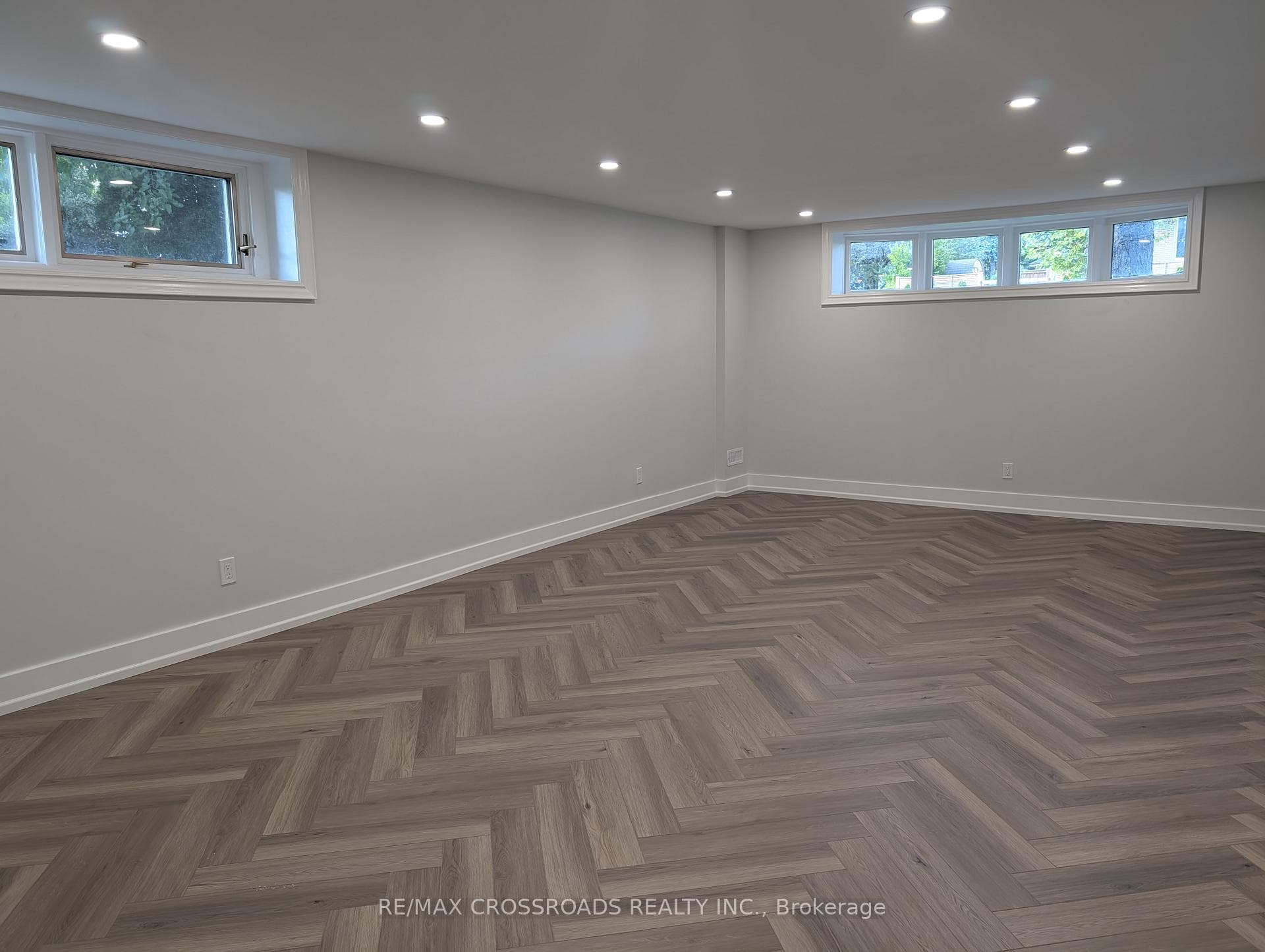 Bright, Great room in lower level, potlights