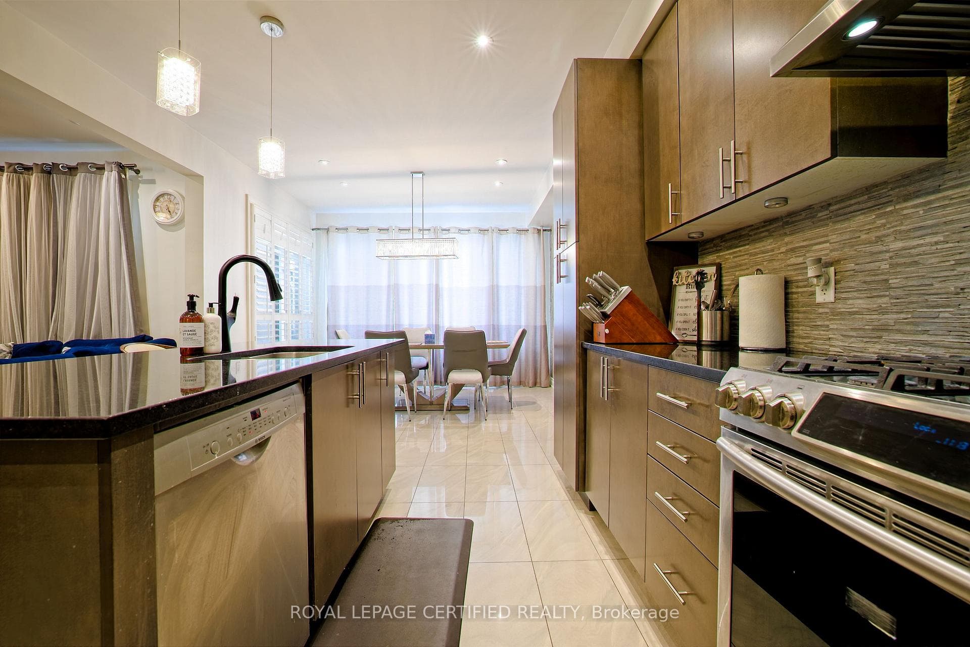 3 Lower Thames Drive photo 13