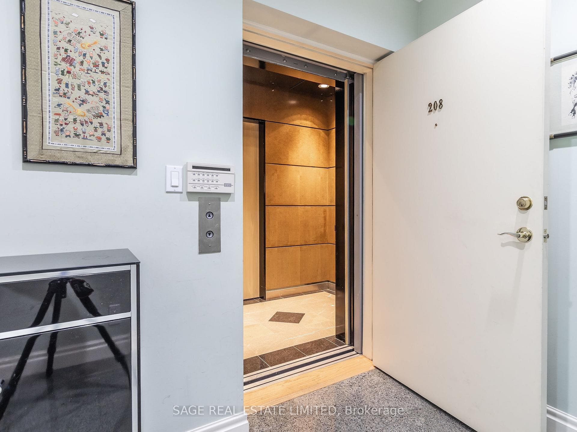 Direct access private elevator