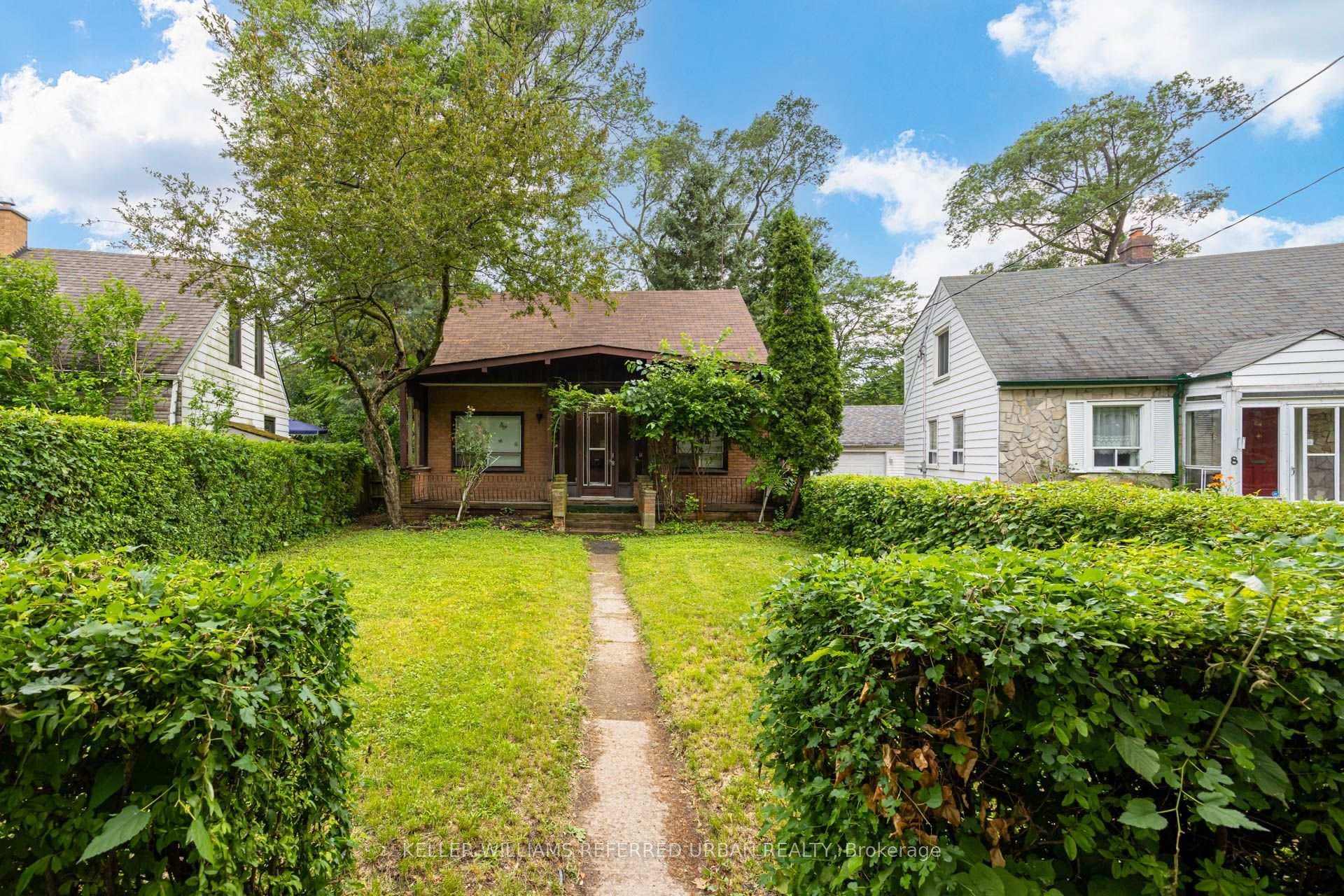 7 Saunders Crescent photo 2