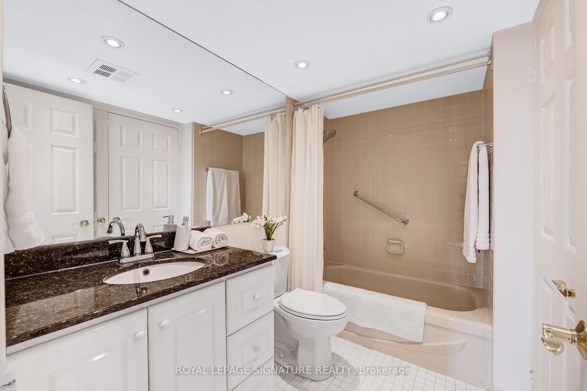131 Beecroft Road Unit 2110 photo 17