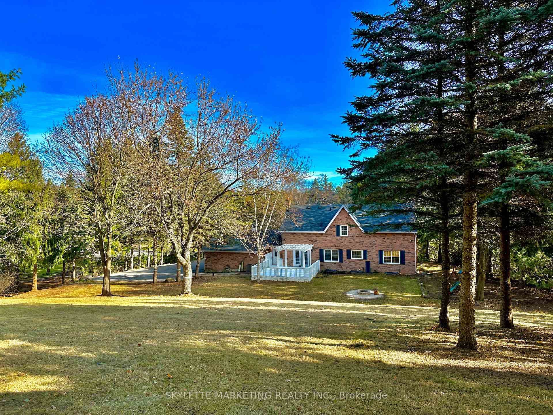 8 Blue Grass Drive photo 3