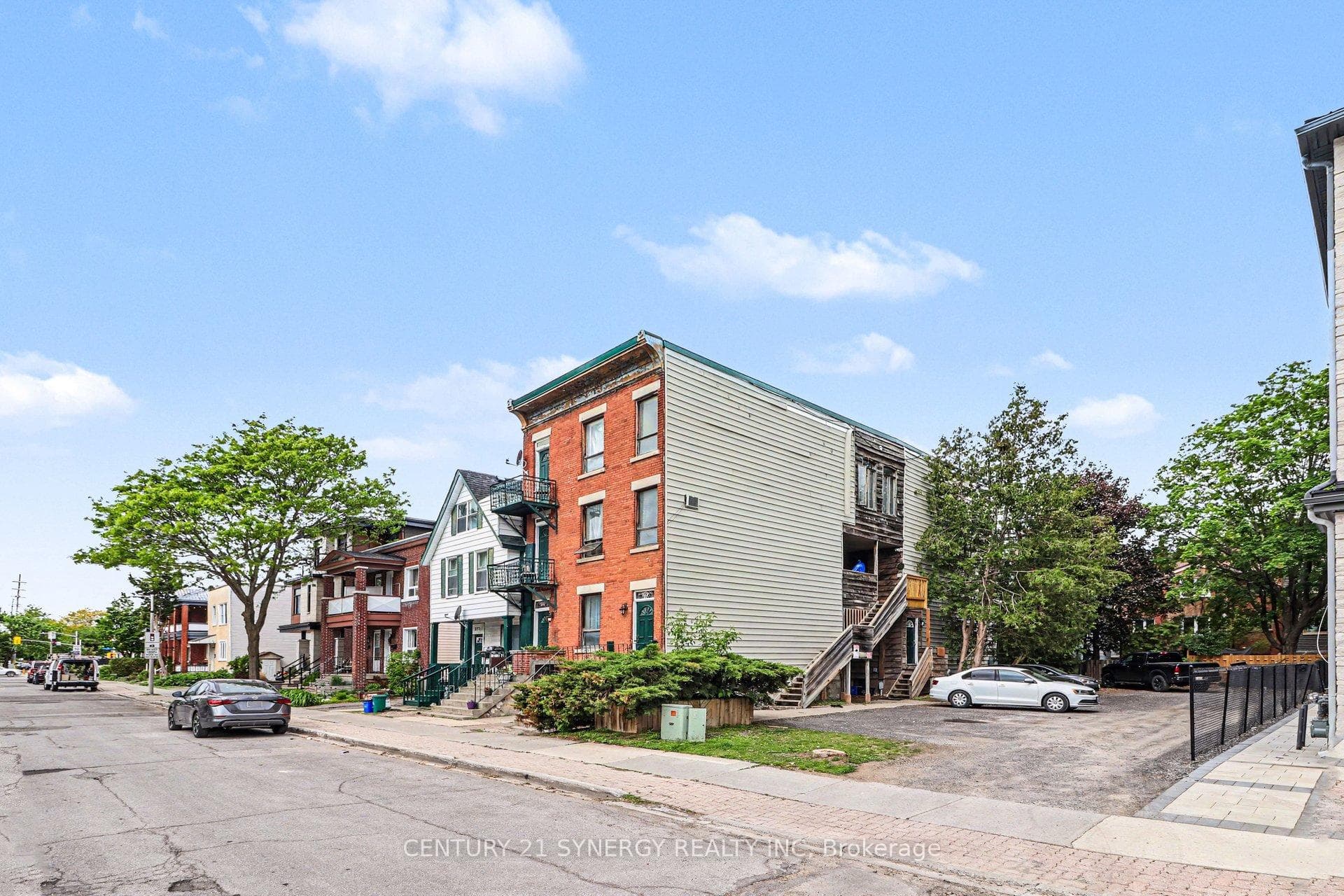 279 ST ANDREW Street photo 2