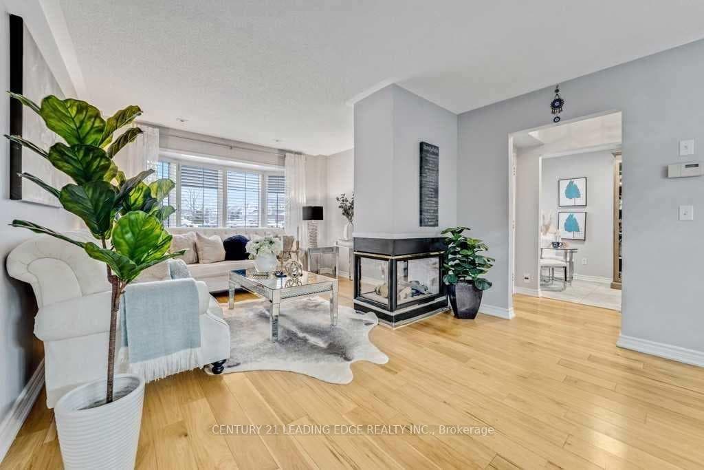 25 Mondeo Drive photo 4