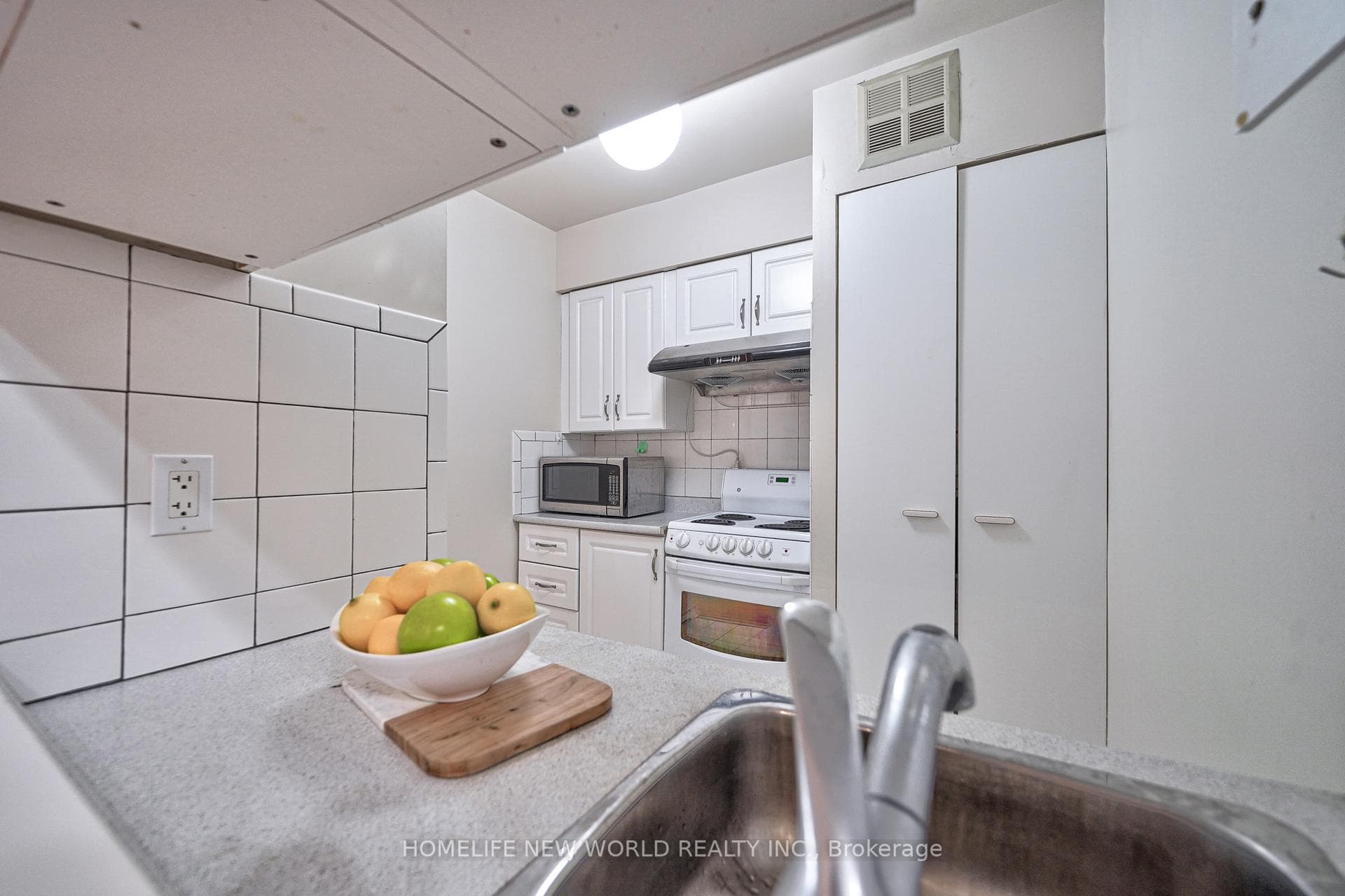 1055 Bay Street Unit 1716 photo 7