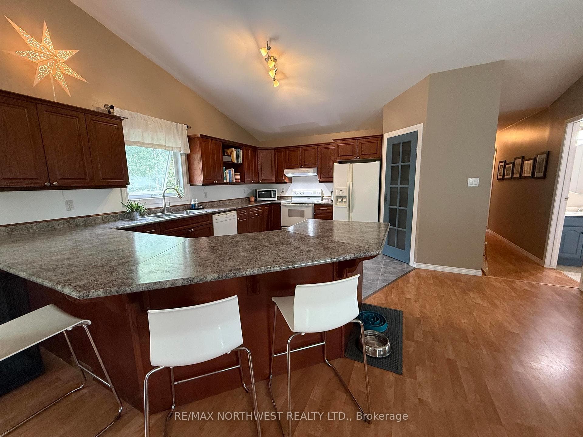 142 Barkman Close photo 5
