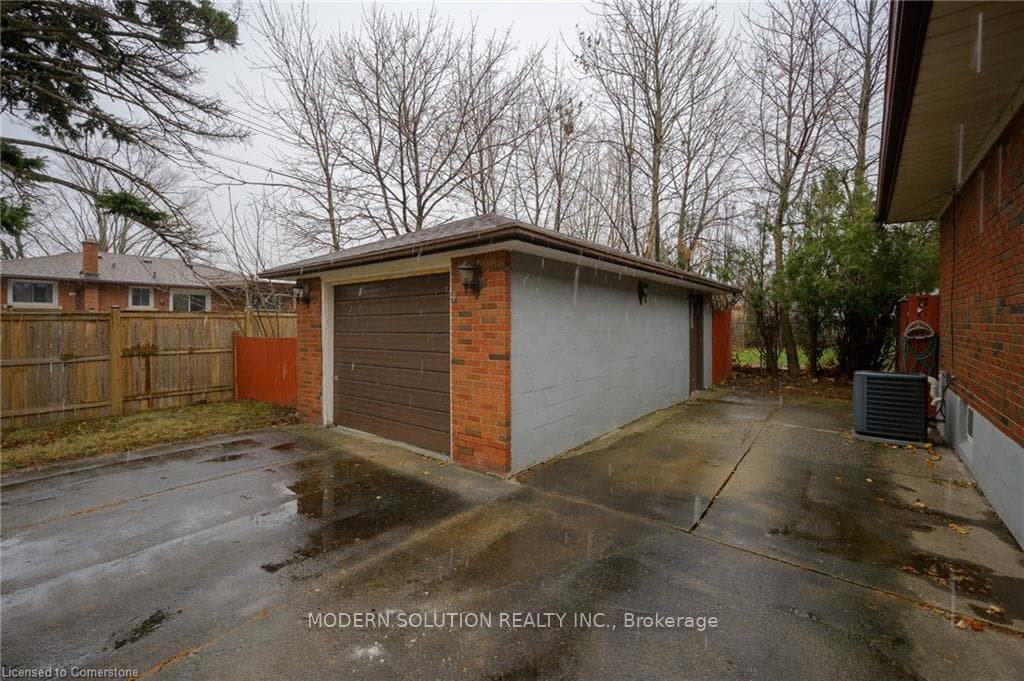 12 ROBERTSON Place photo 29