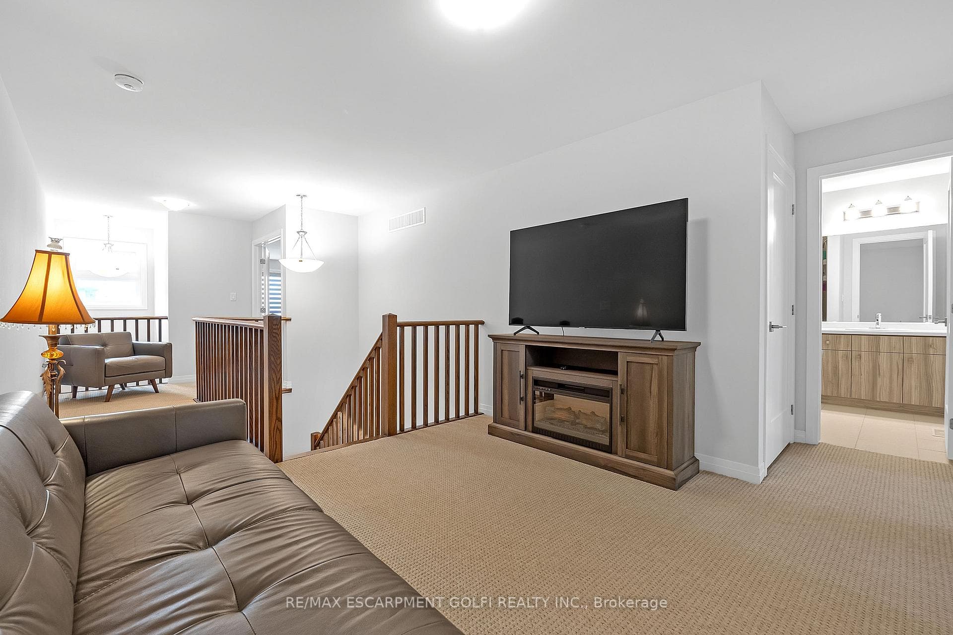 77 Columbus Gate photo 20