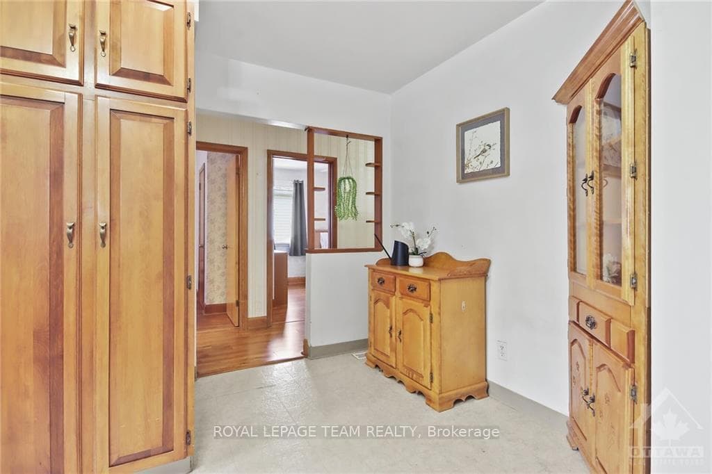 8 CRESCENT VIEW Drive photo 8