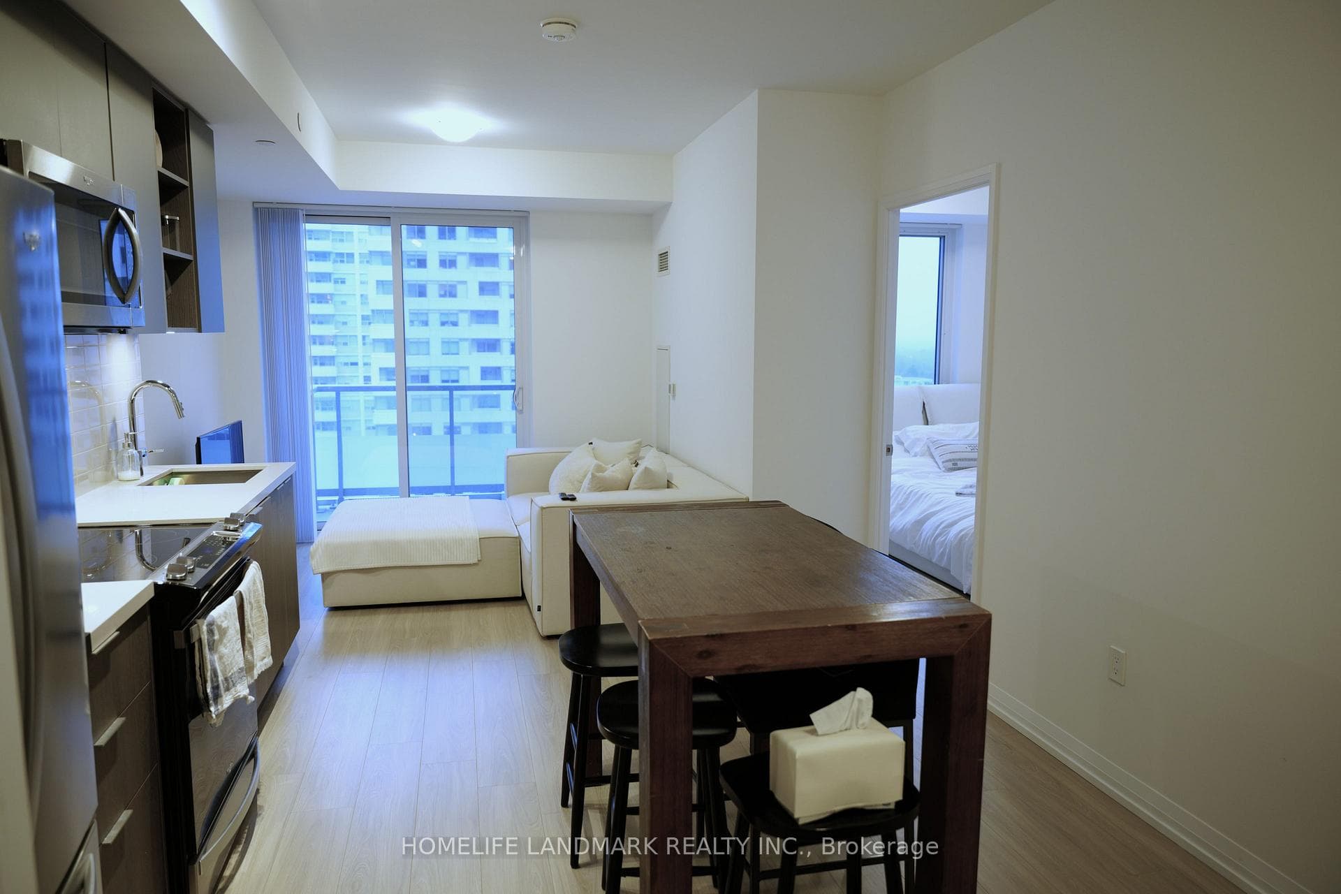 25 Holly Street Unit 2004 photo 6