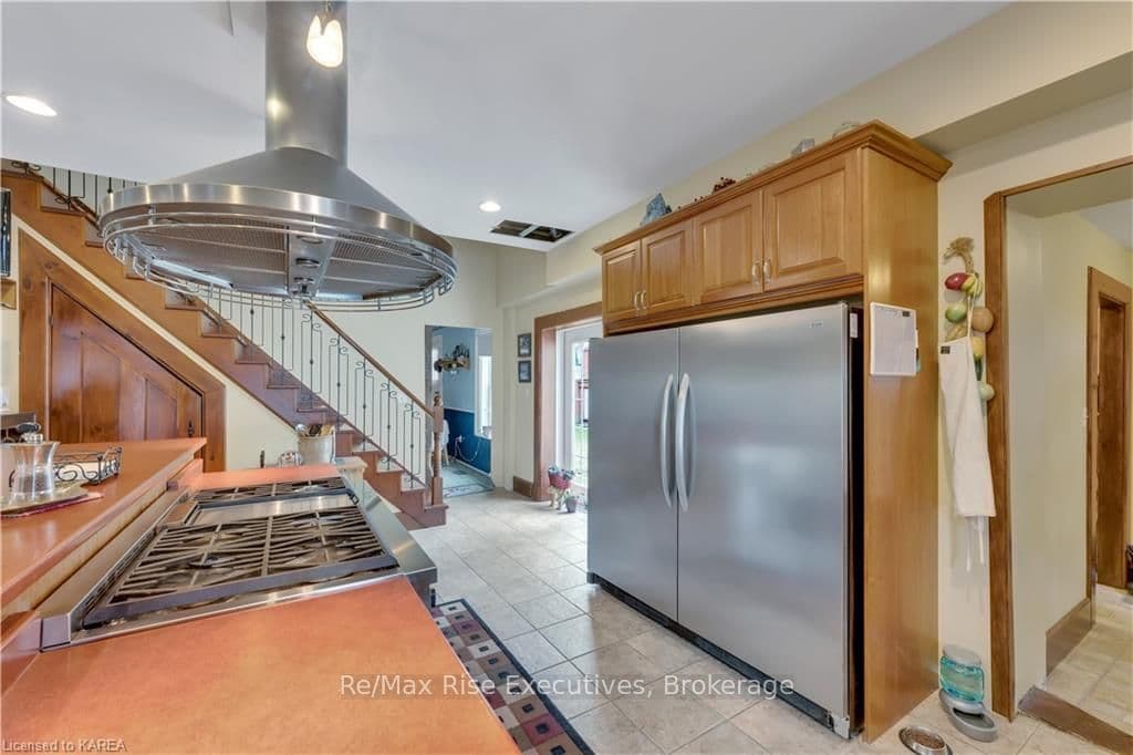 285 THOMAS Street photo 10