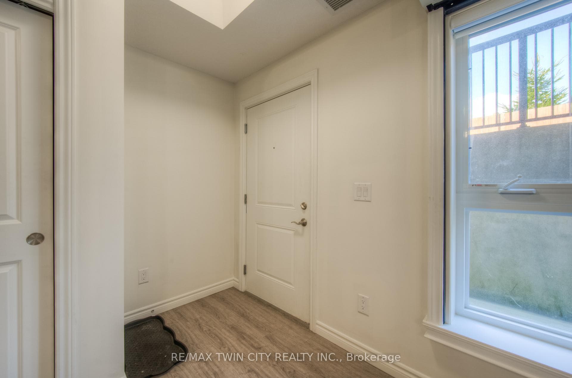 408 Guelph Avenue Unit 6 photo 9
