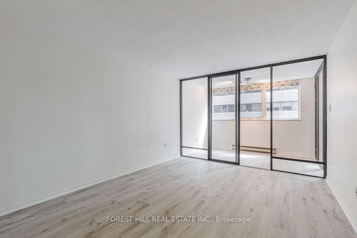 360 Bloor Street Unit 910 photo 14