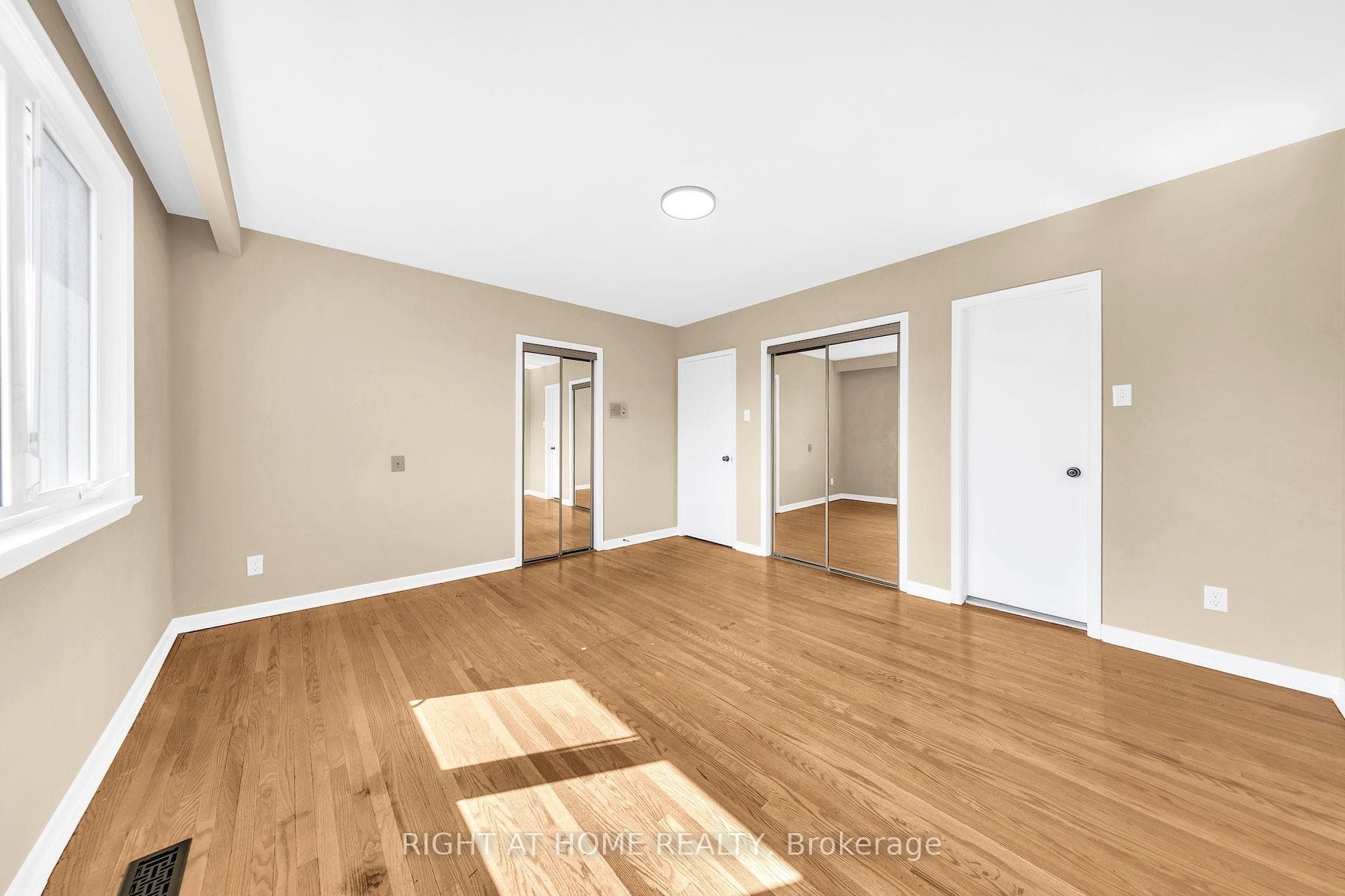 88 Peckham Avenue photo 17