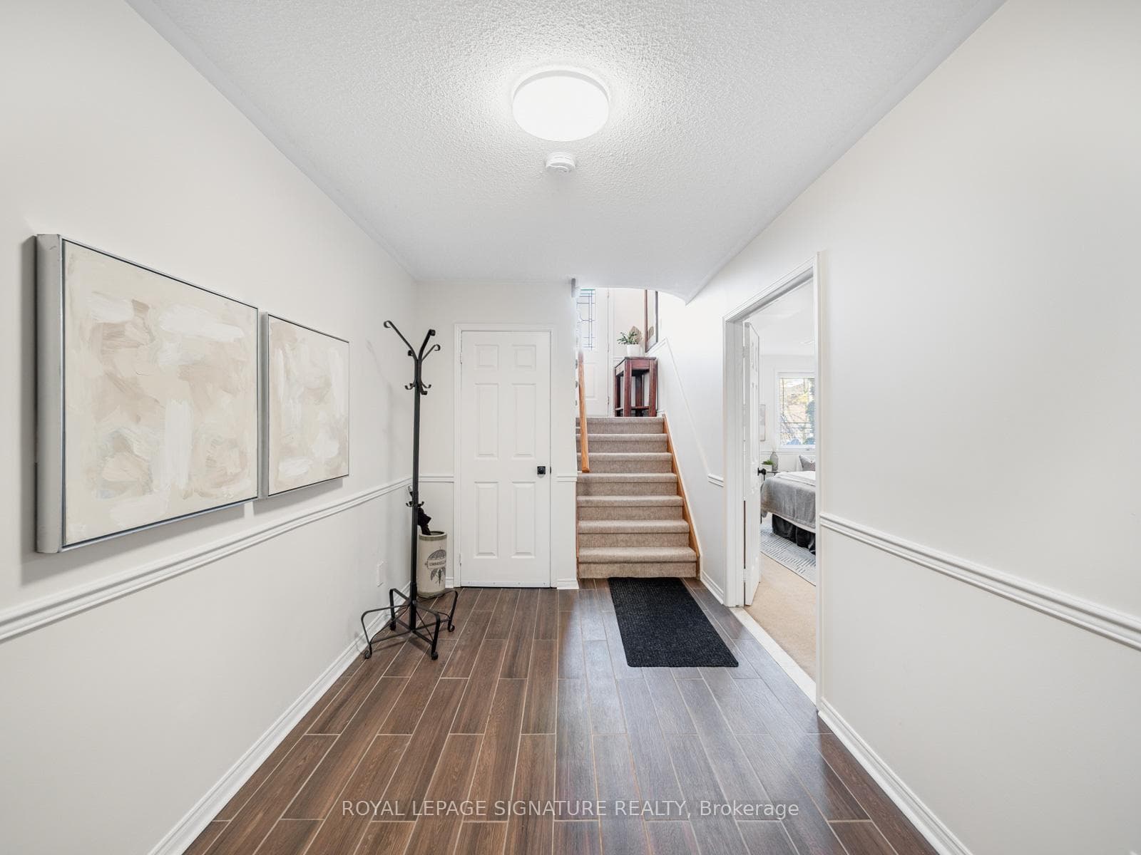 53 Blueking Crescent photo 37