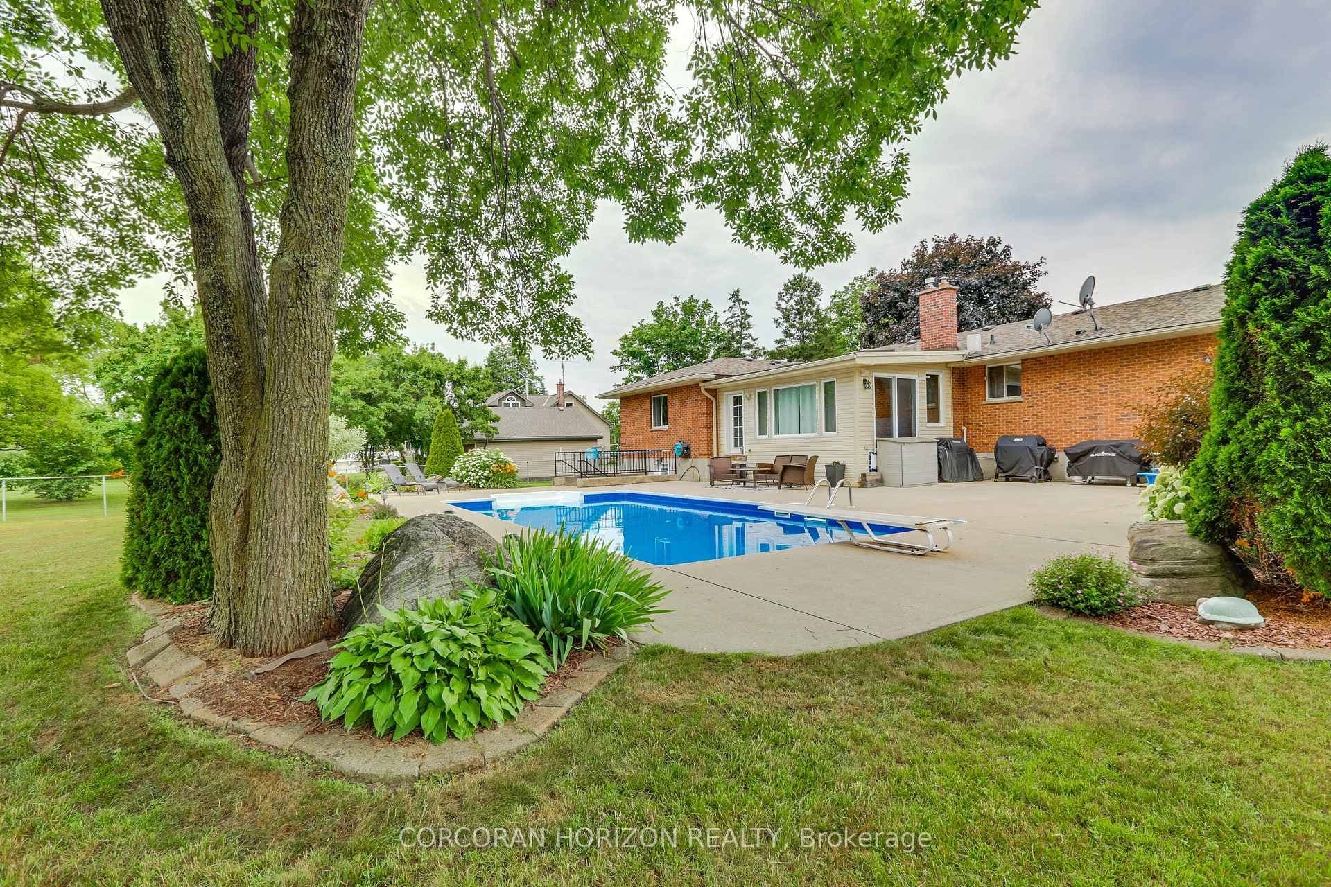 4542 Avenue Road photo 40