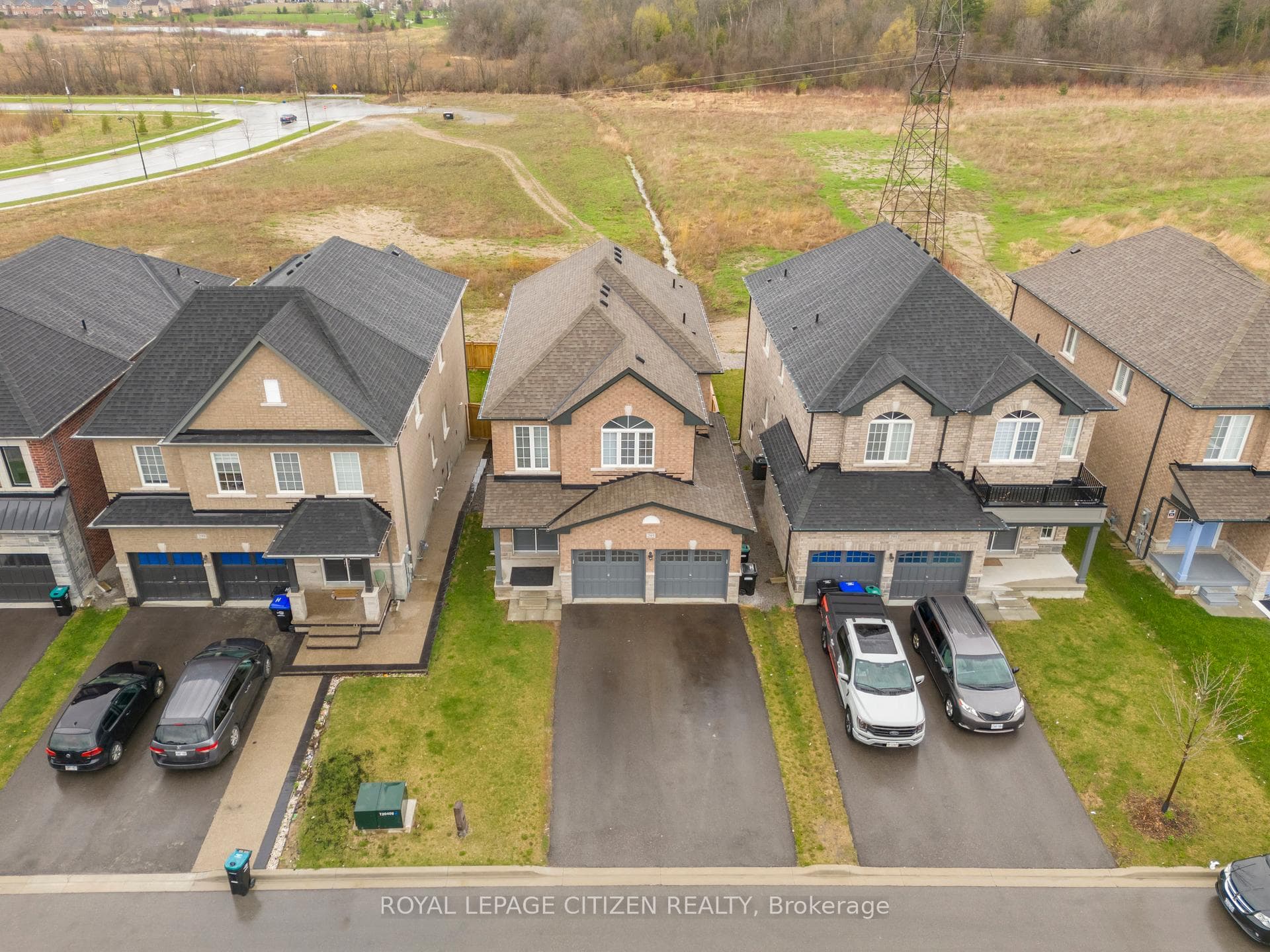 295 Chelsea Crescent photo 35