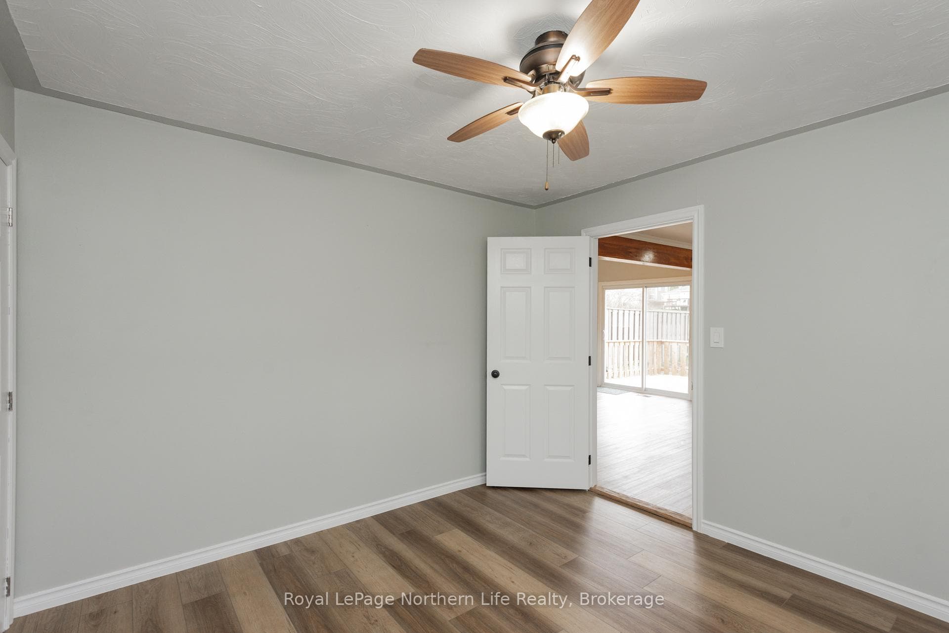 781 Brydges Street photo 23