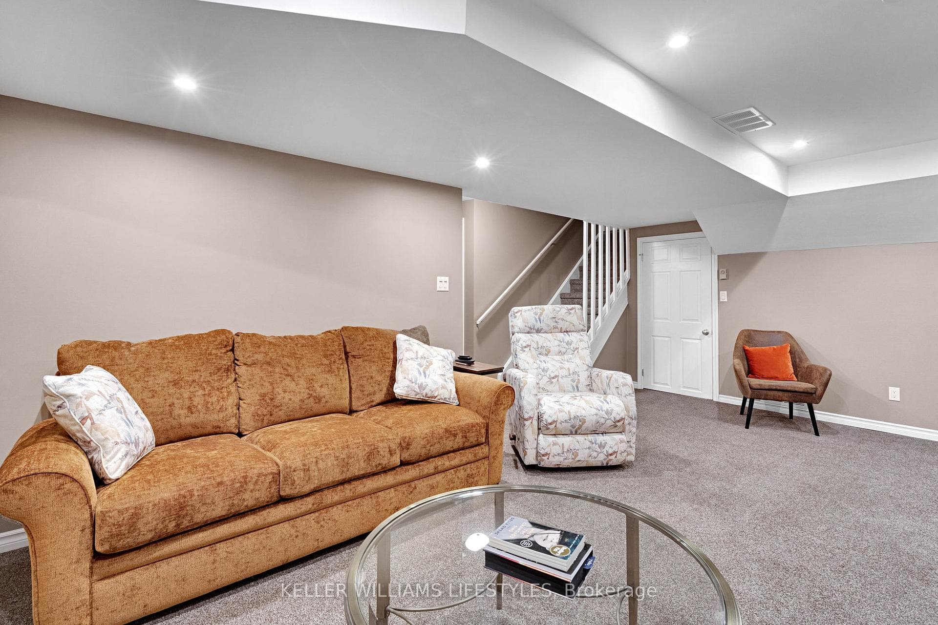 115 Acorn Crescent photo 30
