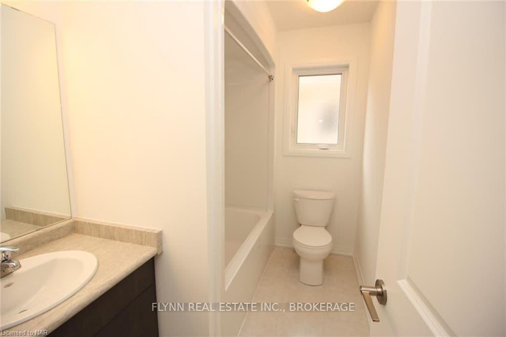 136 ALICIA Crescent photo 15