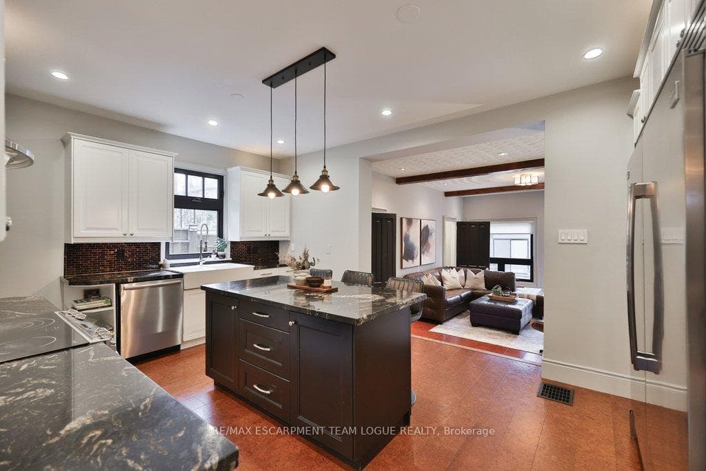 322 CAROLINE Street photo 12