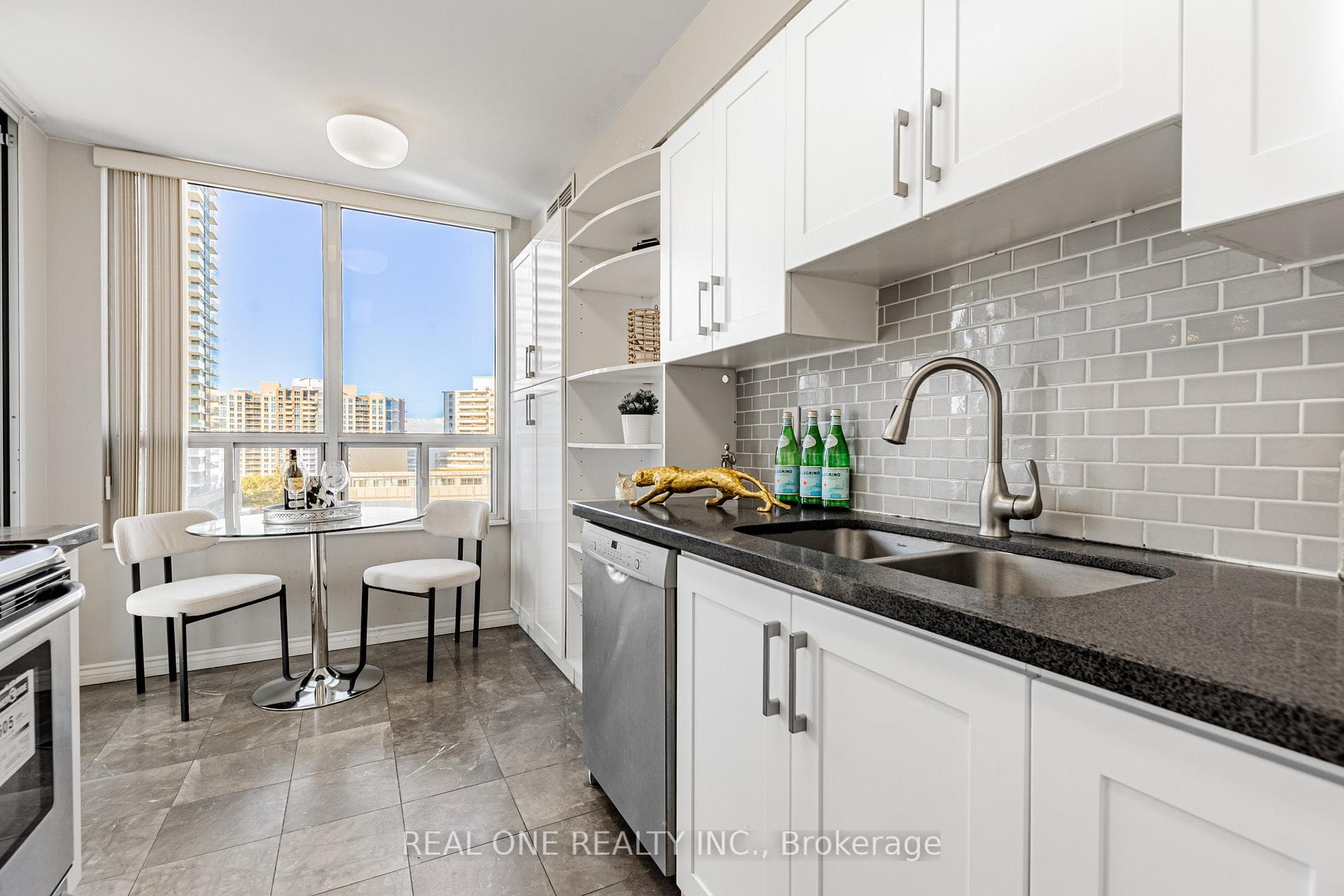 238 Doris Avenue Unit 1503 photo 2