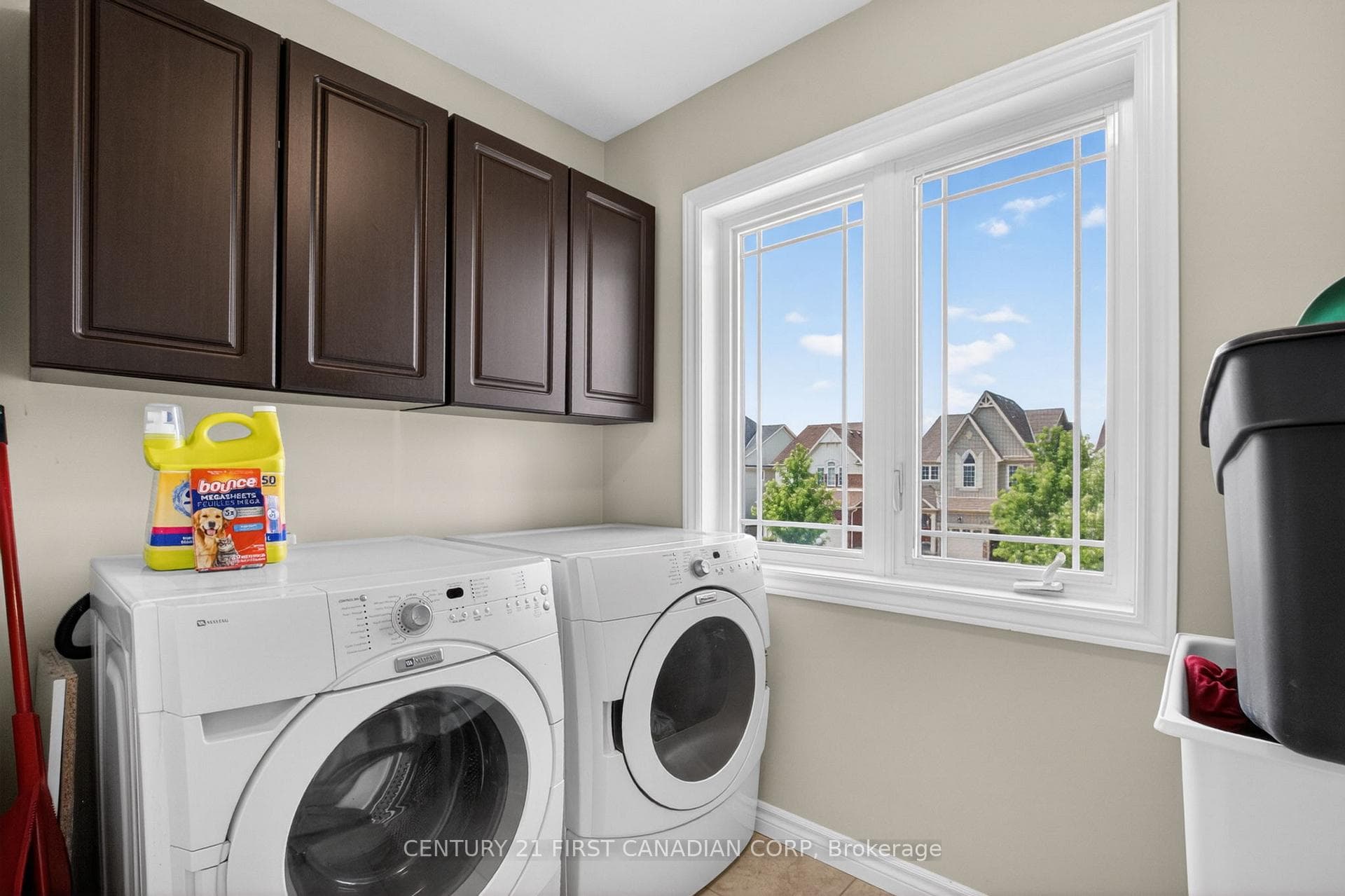 697 Killarney Road photo 25