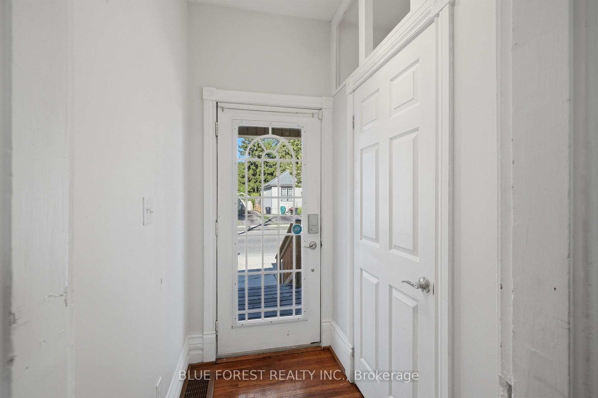 764 Curry Street photo 4