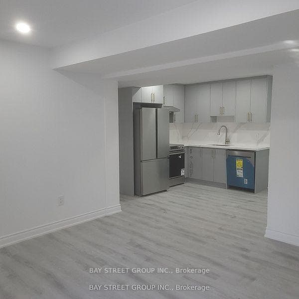 43 Herefordshire Crescent Unit UNIT 2 photo 3