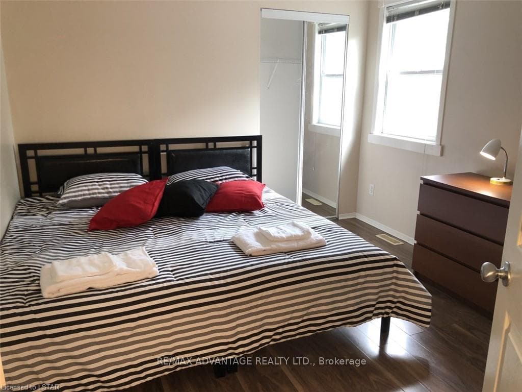 17 Sterling Street Unit Upper photo 25
